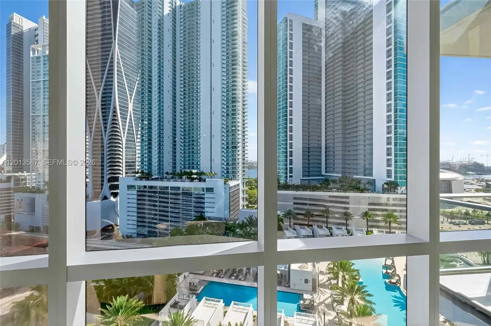 851 NE 1st Ave #1603 Miami, FL 33132