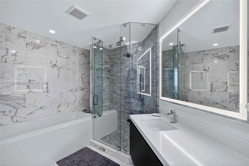 851 NE 1st Ave #1603 Miami, FL 33132