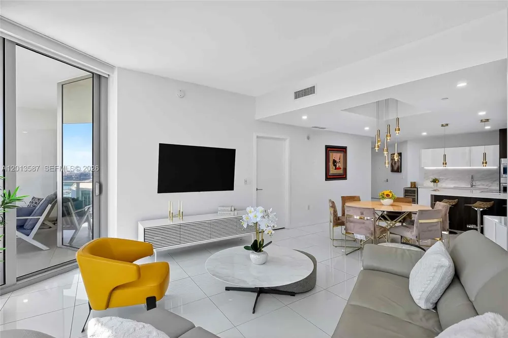 851 NE 1st Ave #1603 Miami, FL 33132
