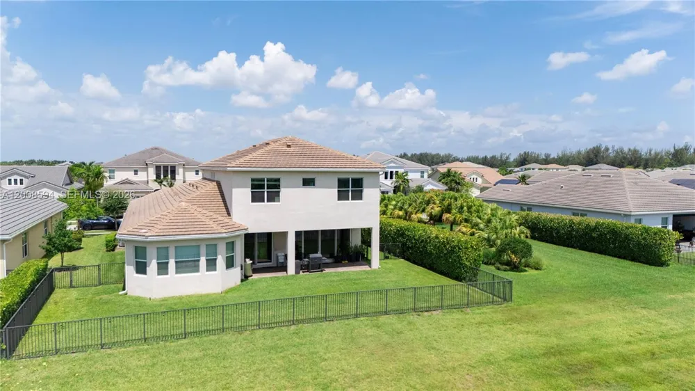 5850 Whippoorwill Cir Westlake, FL 33470