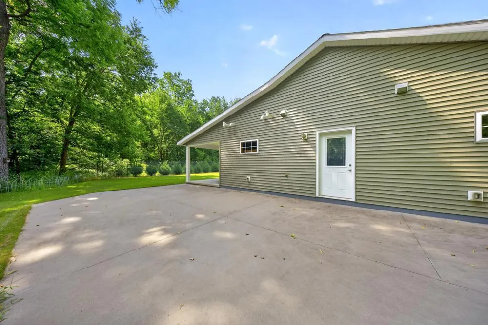 39568 569th Street Zumbro Falls, MN 55991