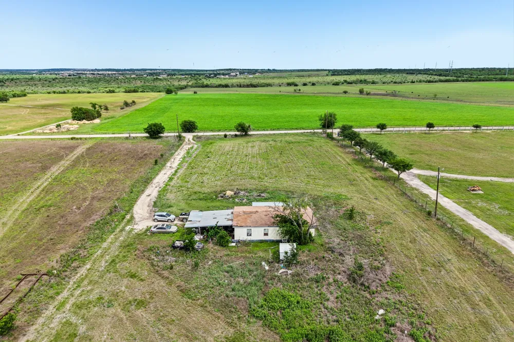14204 Graef Road Creedmoor, TX 78610