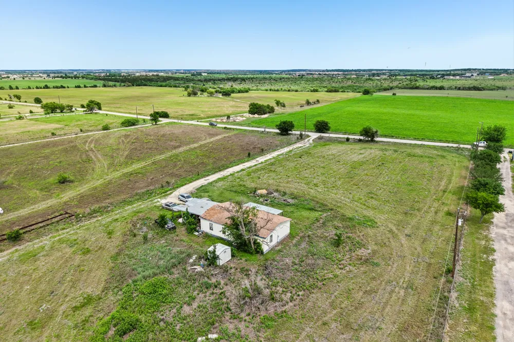 14204 Graef Road Creedmoor, TX 78610