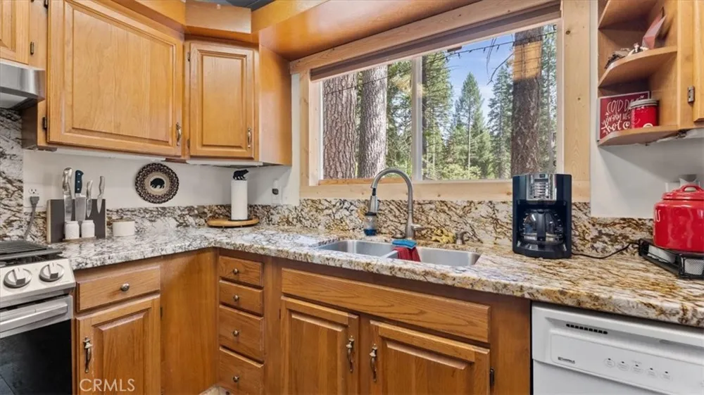 6231 Merry Clipper Mills, CA 95930