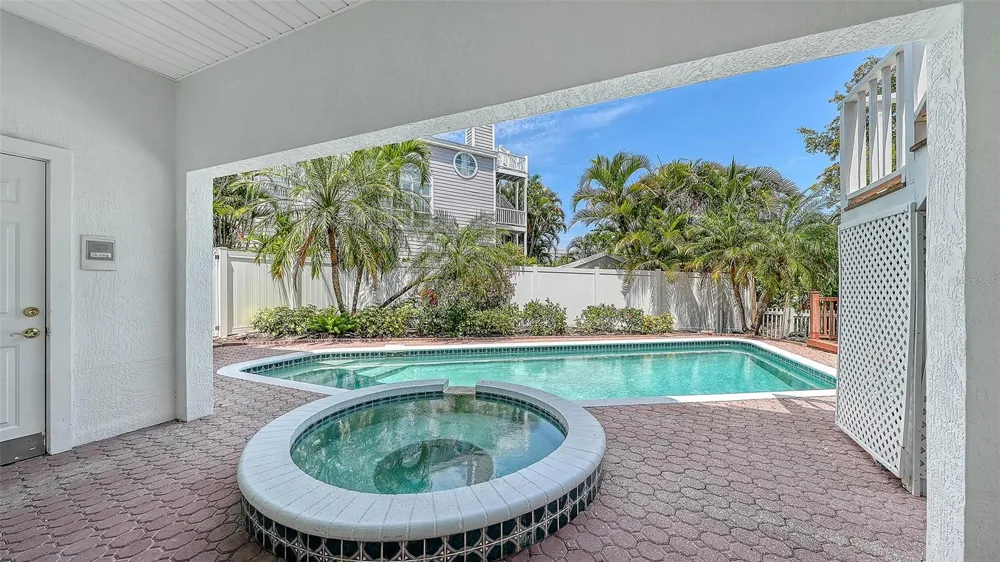 3040 GULF OF MEXICO DRIVE #3 Longboat Key, FL 34228