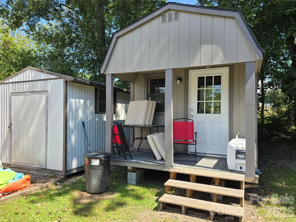 221 Turkey Pen Gap Road Horse Shoe, NC 28742