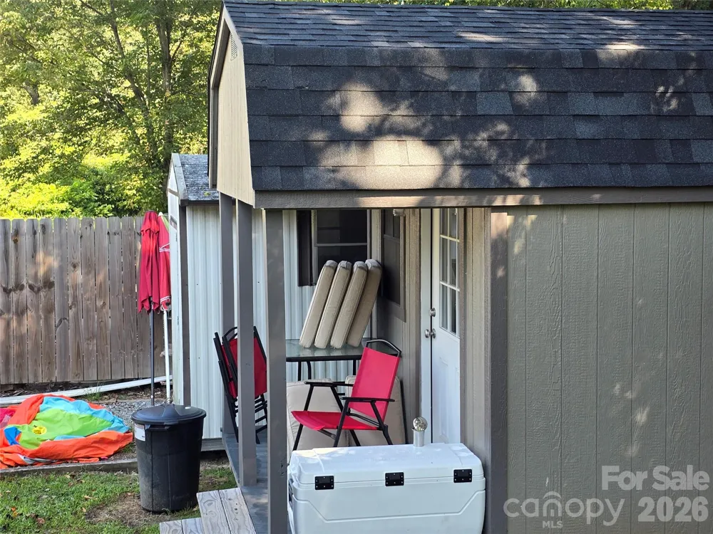 221 Turkey Pen Gap Road Horse Shoe, NC 28742
