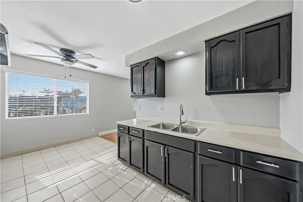 1308 E Oaks Street #D Compton, CA 90221