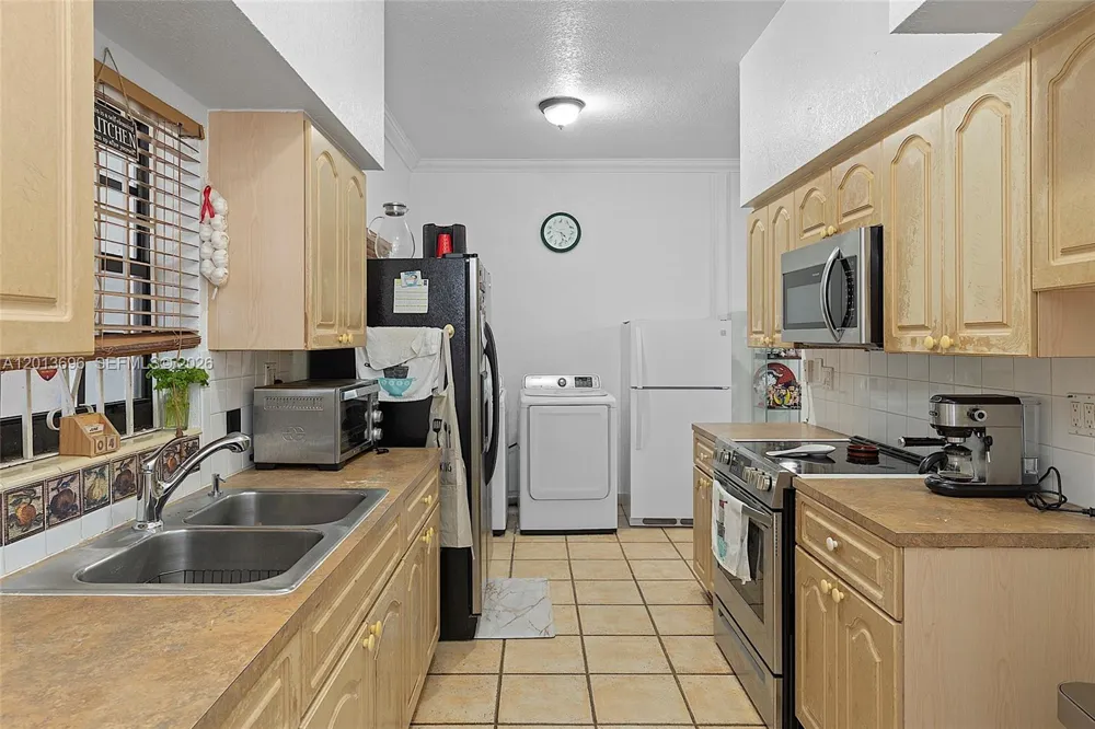 17155 NW 37th Ct Miami Gardens, FL 33055