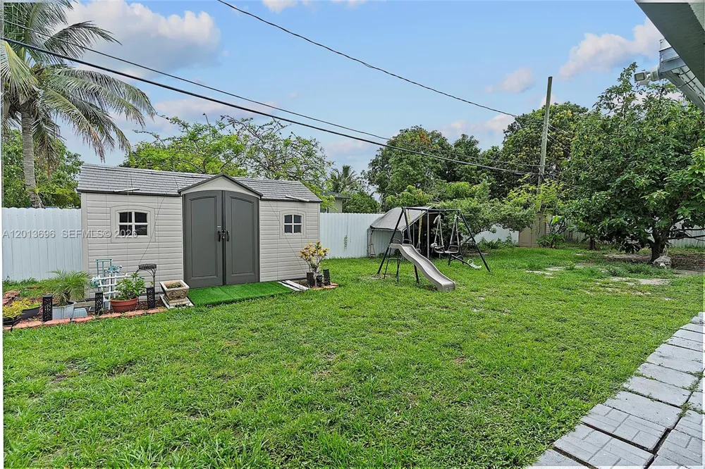 17155 NW 37th Ct Miami Gardens, FL 33055