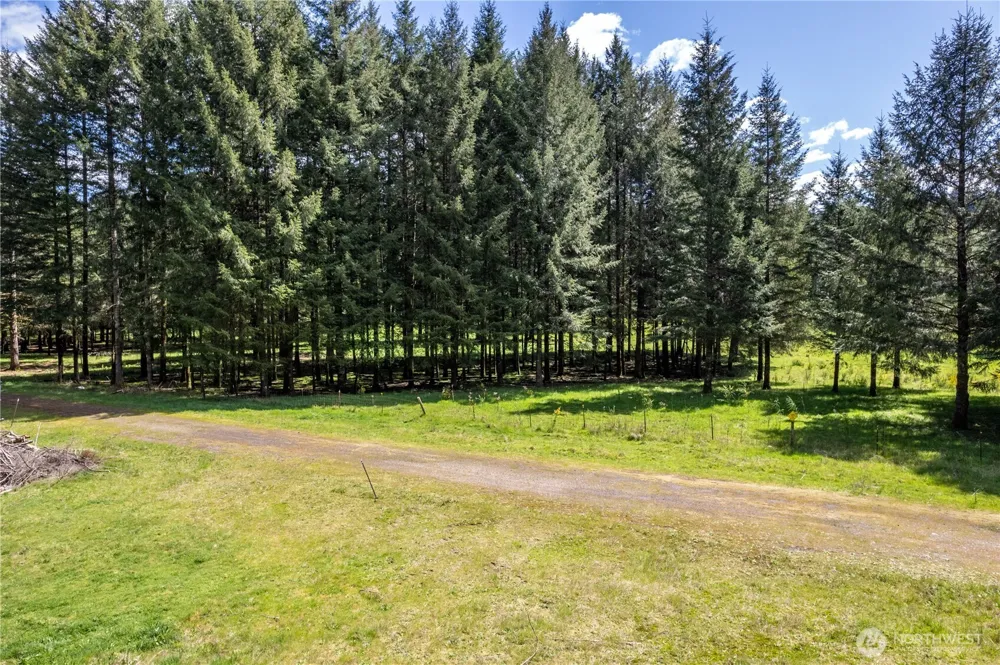 211 Sugarpine Road Ariel, WA 98603