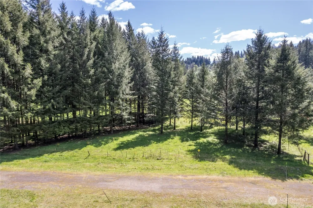 211 Sugarpine Road Ariel, WA 98603