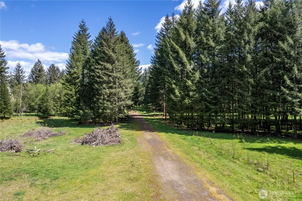 211 Sugarpine Road Ariel, WA 98603