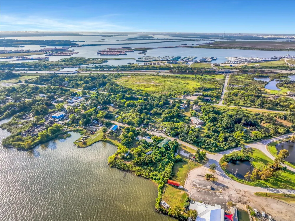 17513 River Road Channelview, TX 77530