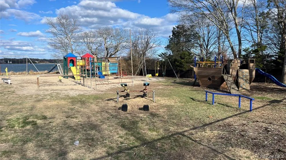 6 Roberts Lane East Moriches, NY 11940