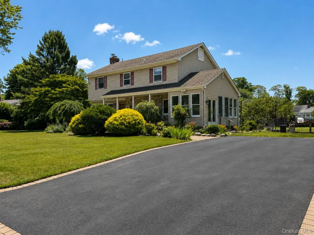 6 Roberts Lane East Moriches, NY 11940