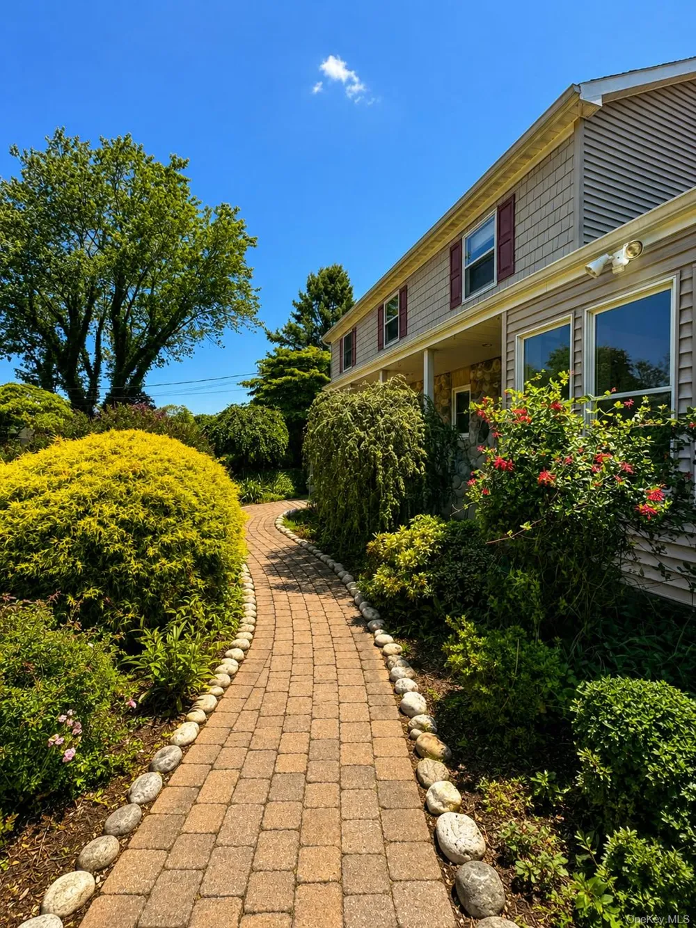 6 Roberts Lane East Moriches, NY 11940