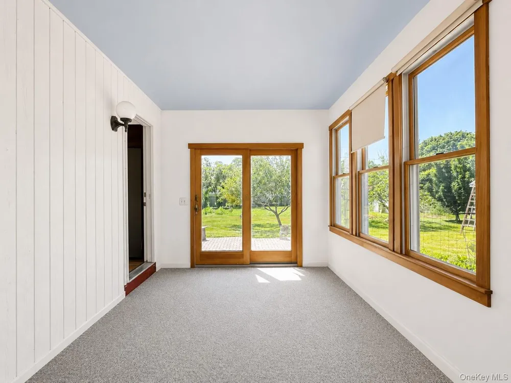 6 Roberts Lane East Moriches, NY 11940