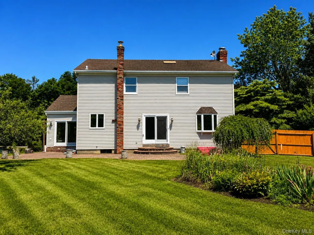 6 Roberts Lane East Moriches, NY 11940