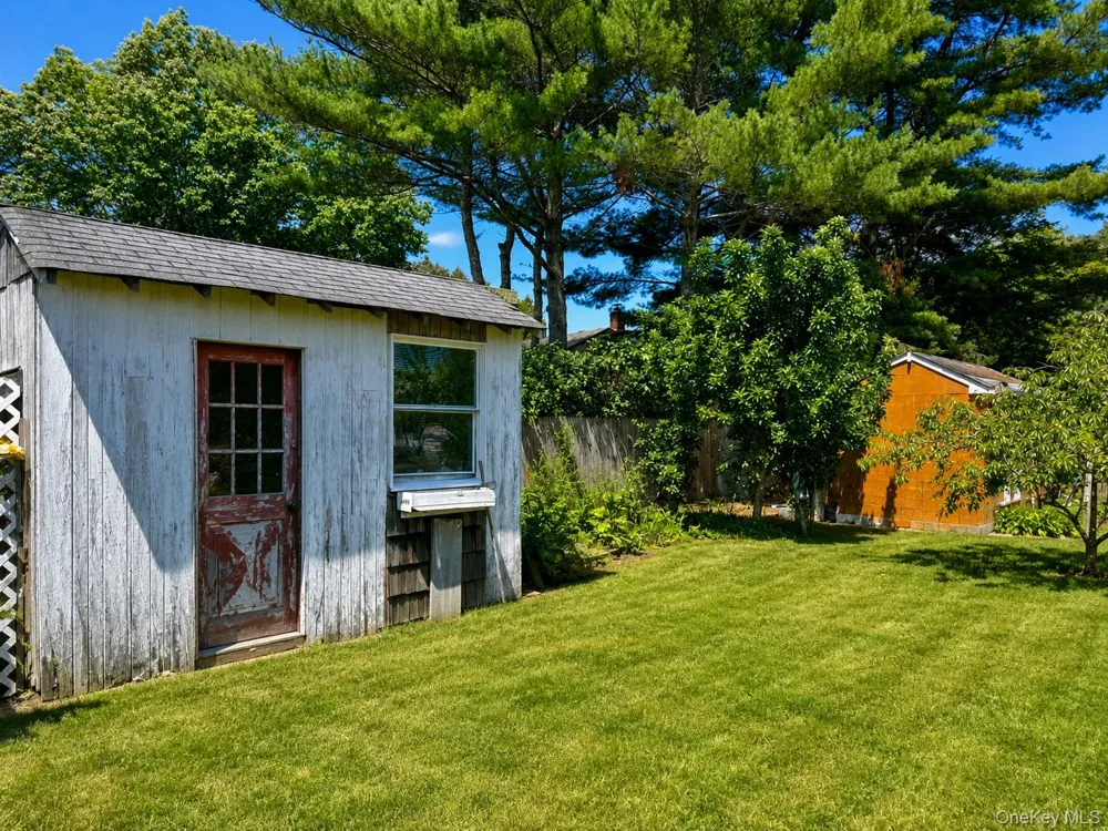 6 Roberts Lane East Moriches, NY 11940