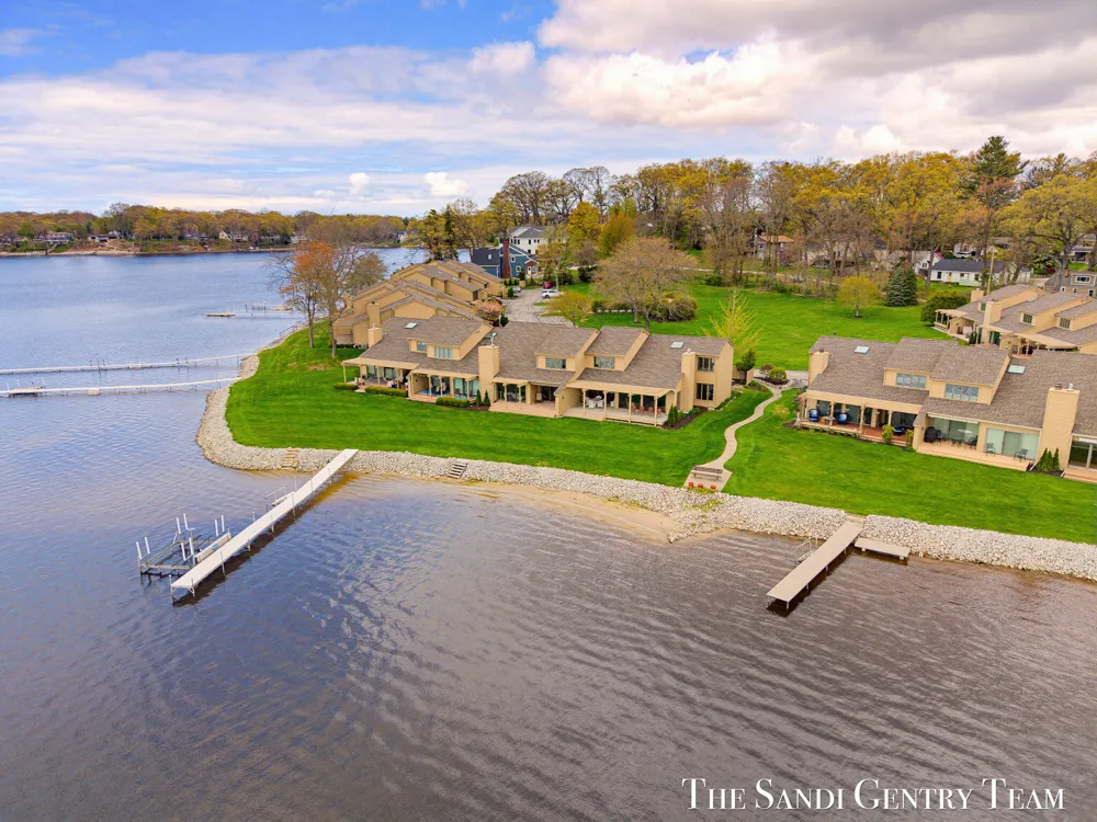 15780 Prospect Point Drive Spring Lake, MI 49456