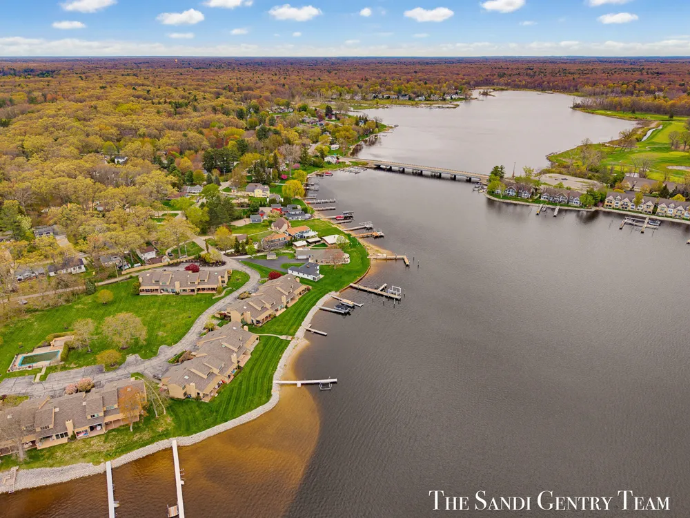 15780 Prospect Point Drive Spring Lake, MI 49456