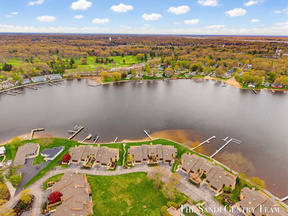 15780 Prospect Point Drive Spring Lake, MI 49456