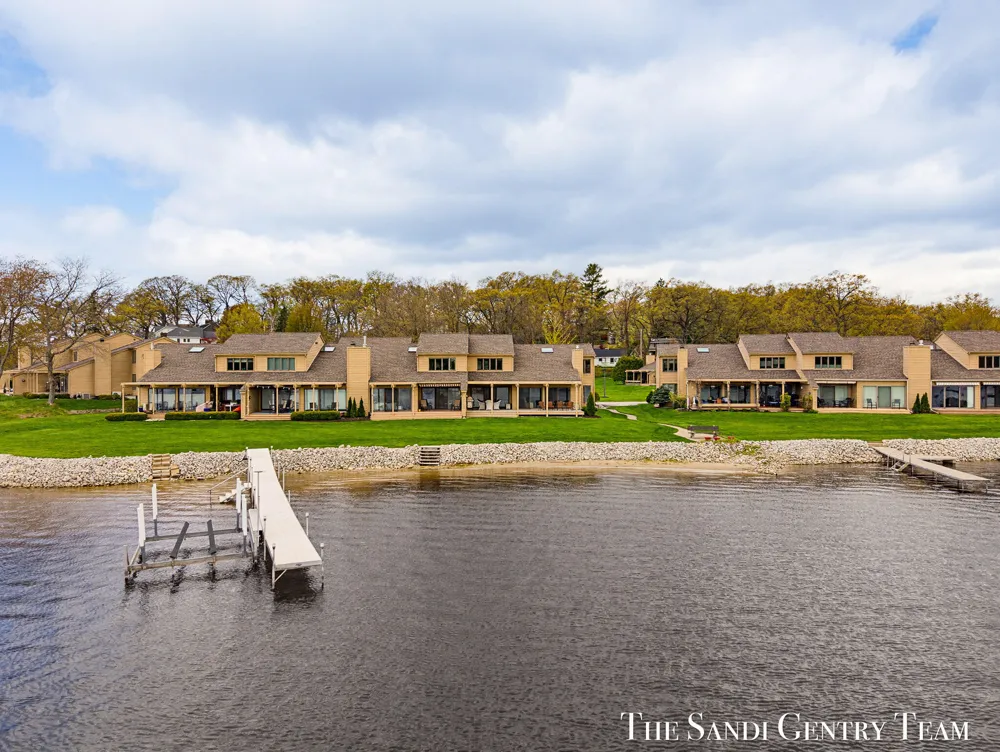 15780 Prospect Point Drive Spring Lake, MI 49456