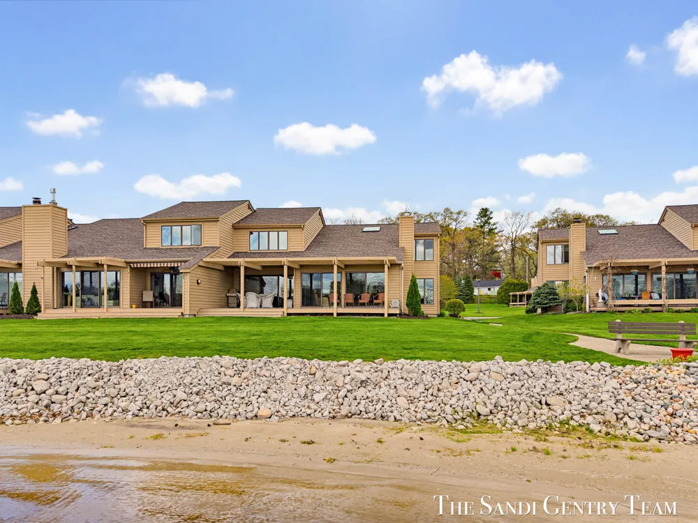 15780 Prospect Point Drive Spring Lake, MI 49456