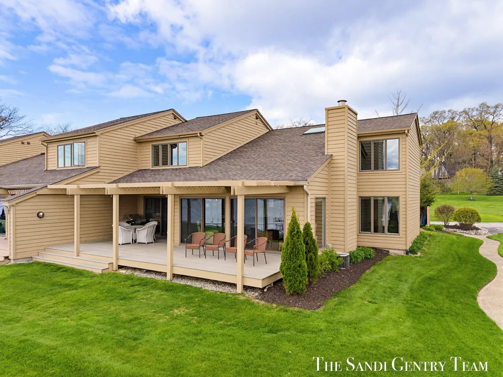 15780 Prospect Point Drive Spring Lake, MI 49456