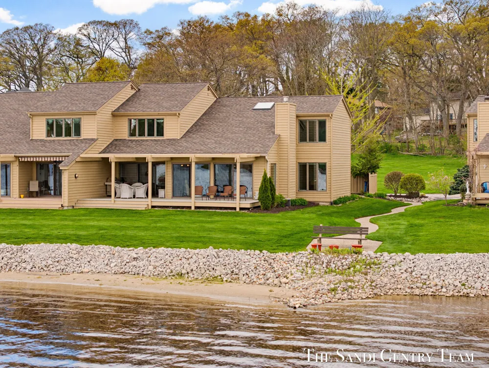15780 Prospect Point Drive Spring Lake, MI 49456