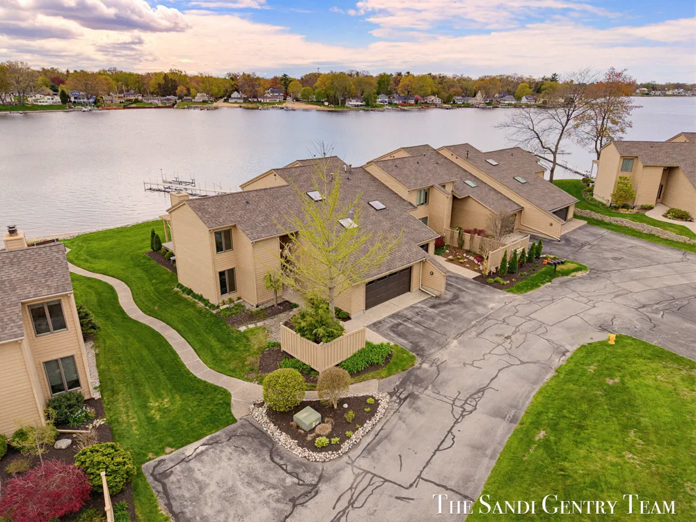 15780 Prospect Point Drive Spring Lake, MI 49456
