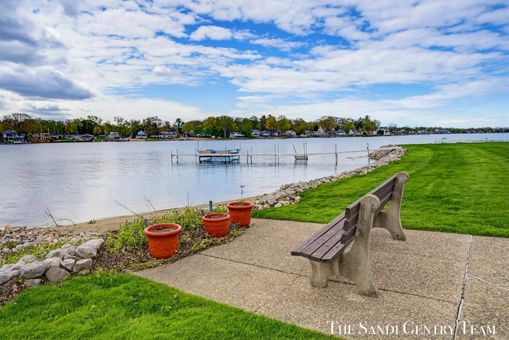 15780 Prospect Point Drive Spring Lake, MI 49456