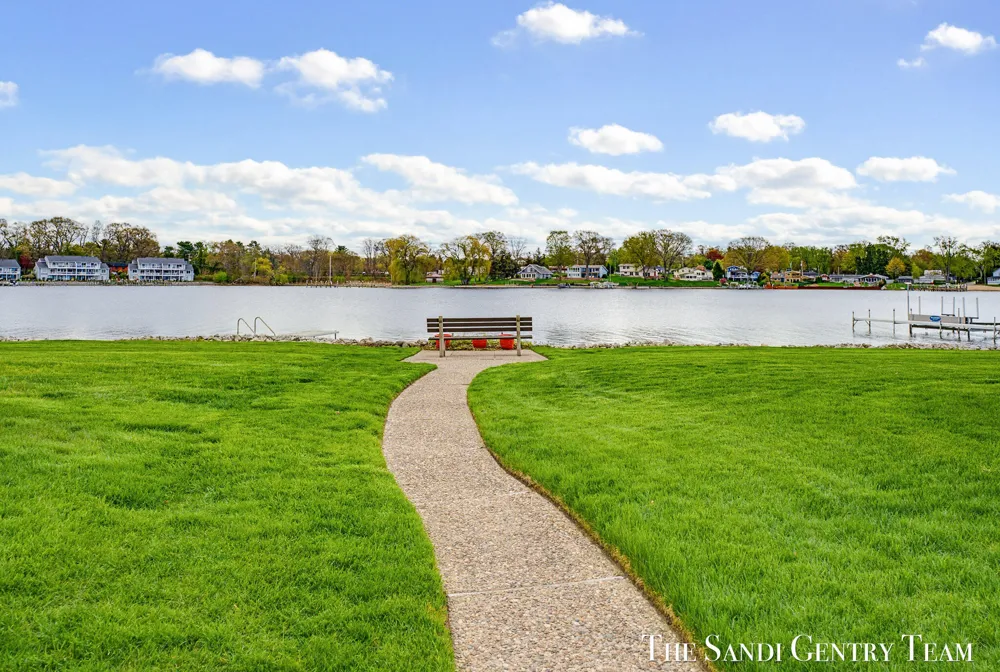 15780 Prospect Point Drive Spring Lake, MI 49456