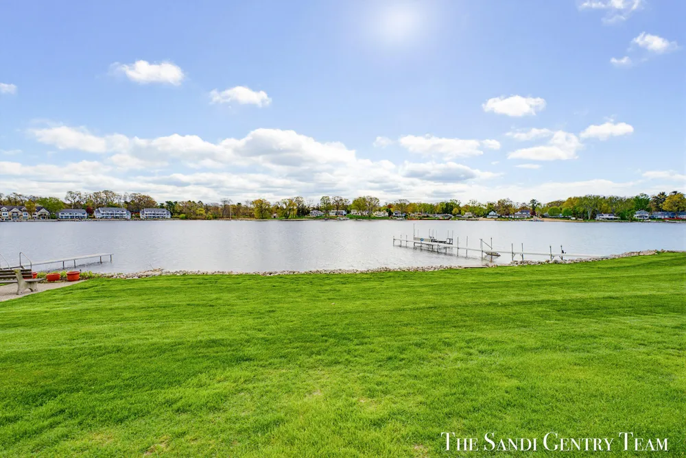 15780 Prospect Point Drive Spring Lake, MI 49456
