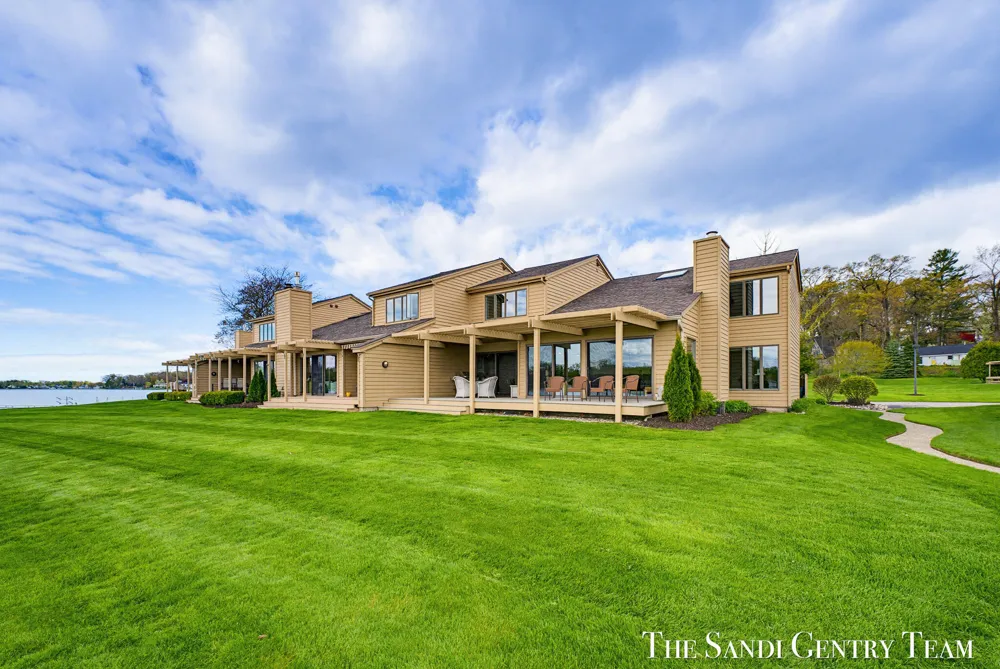 15780 Prospect Point Drive Spring Lake, MI 49456
