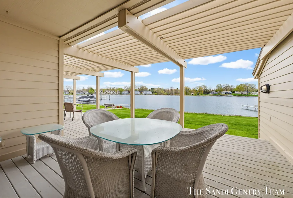 15780 Prospect Point Drive Spring Lake, MI 49456