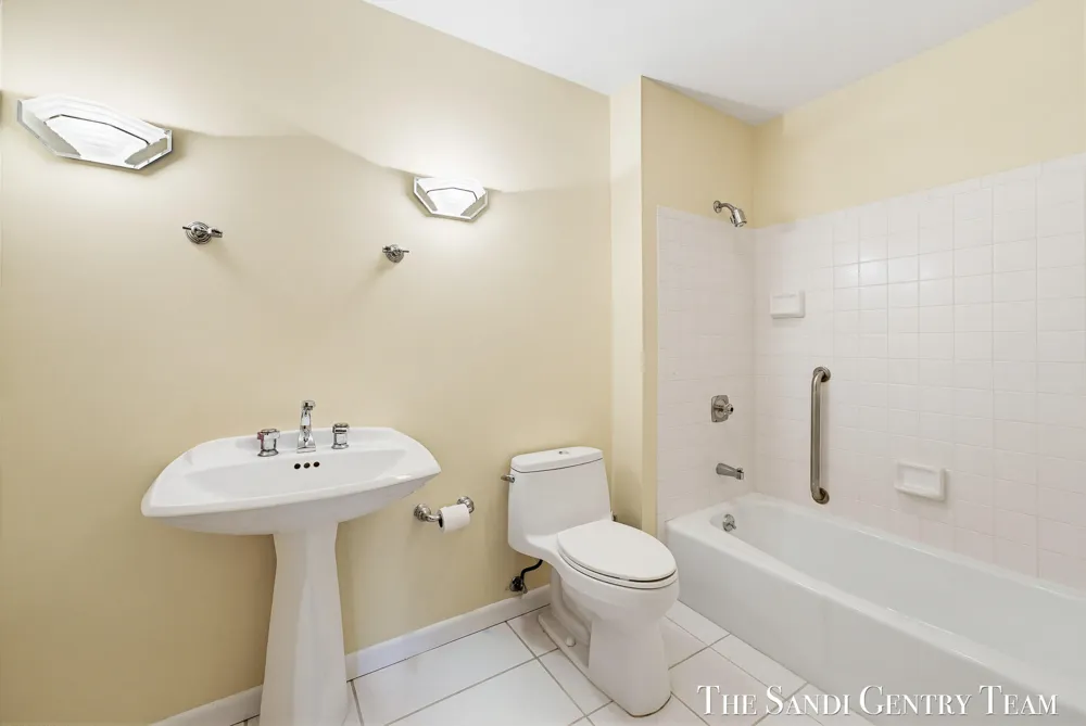 15780 Prospect Point Drive Spring Lake, MI 49456