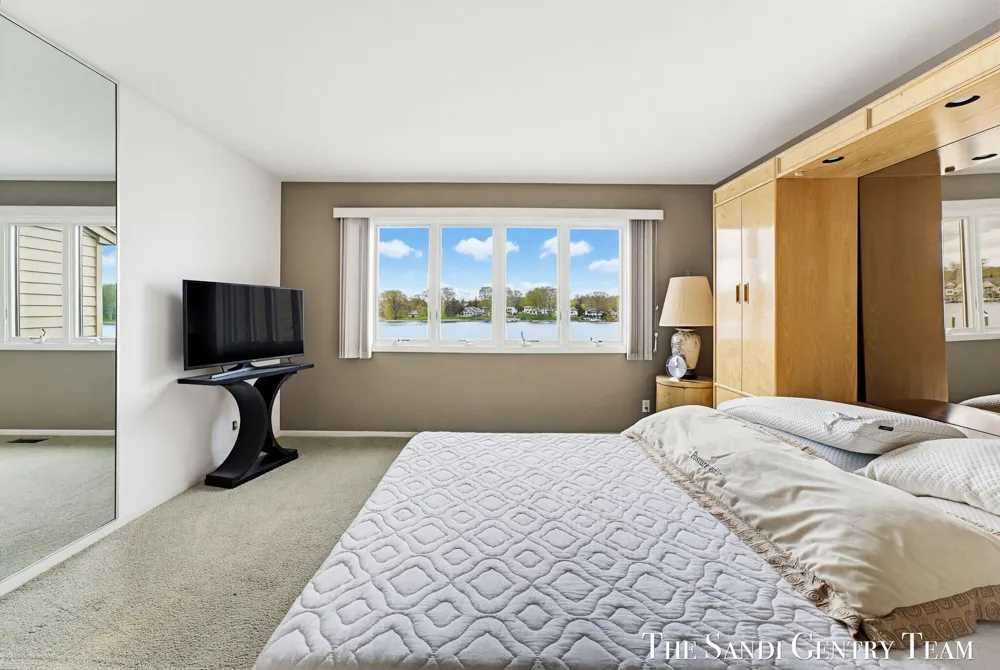 15780 Prospect Point Drive Spring Lake, MI 49456