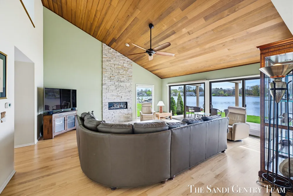 15780 Prospect Point Drive Spring Lake, MI 49456