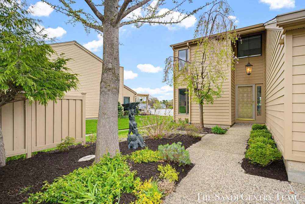 15780 Prospect Point Drive Spring Lake, MI 49456