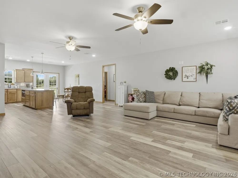 5125 S Holley Road Atoka, OK 74525