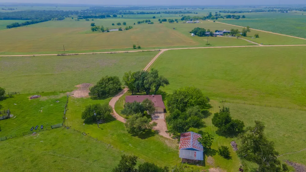 3053 Hobby Creek Road Burlington, TX 76519