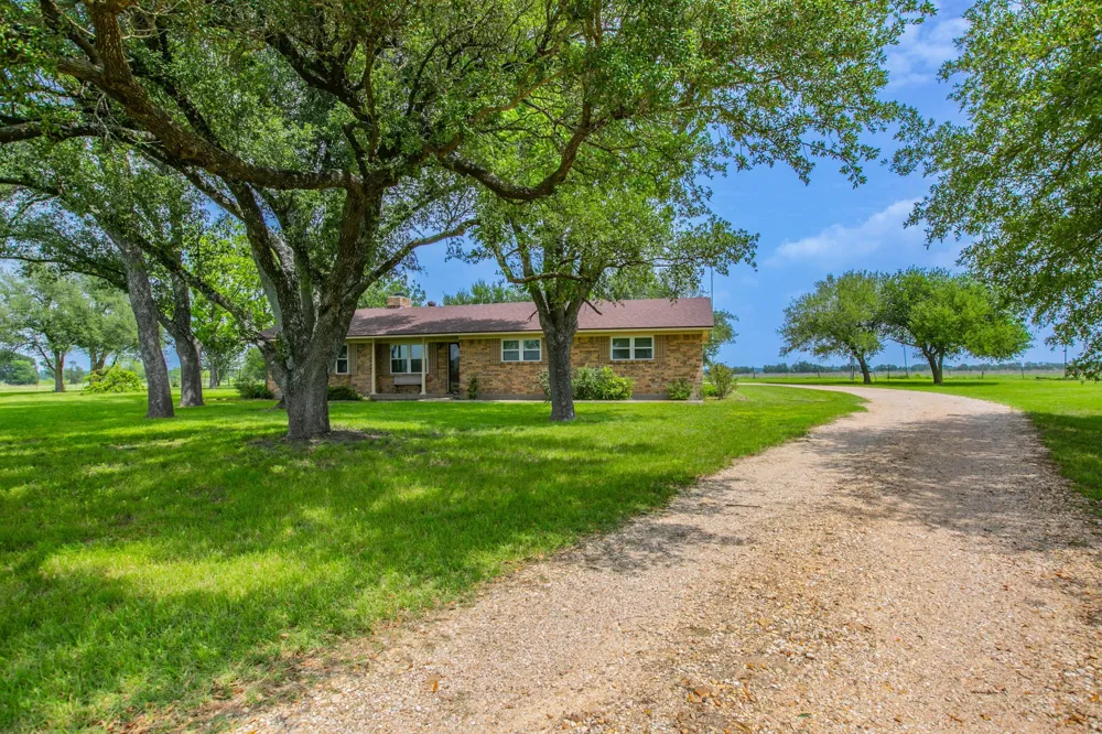 3053 Hobby Creek Road Burlington, TX 76519