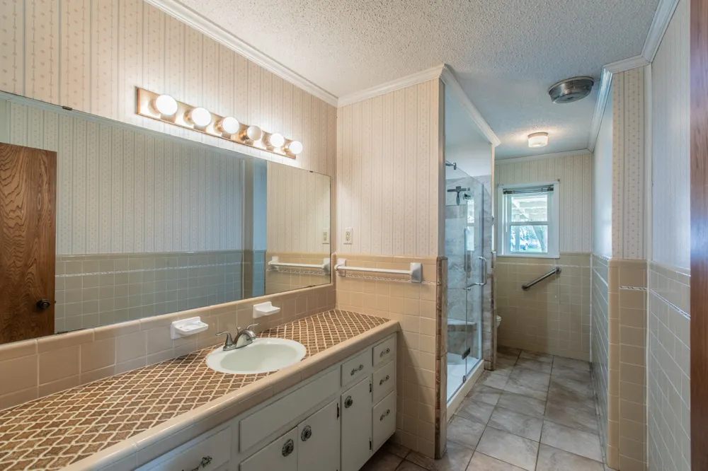 3053 Hobby Creek Road Burlington, TX 76519