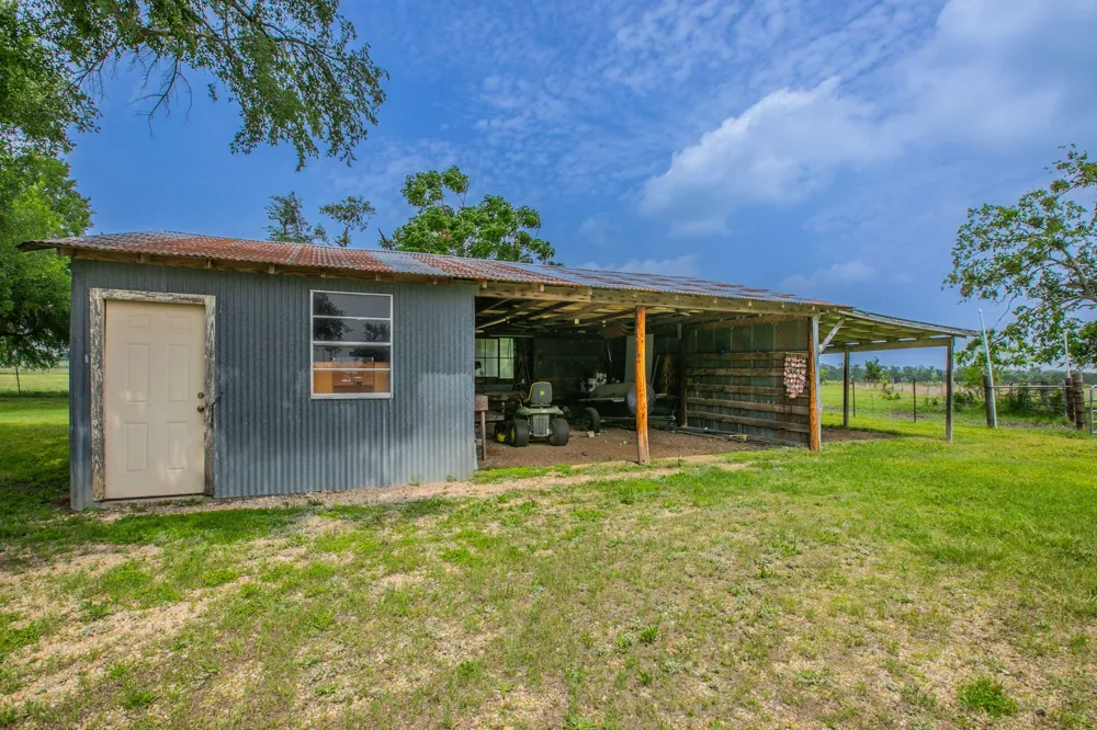 3053 Hobby Creek Road Burlington, TX 76519