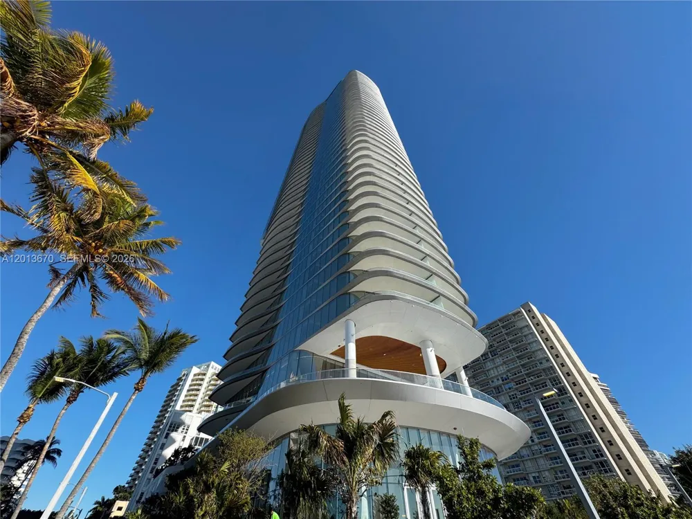 175 SE 25th Rd #4202 Miami, FL 33129