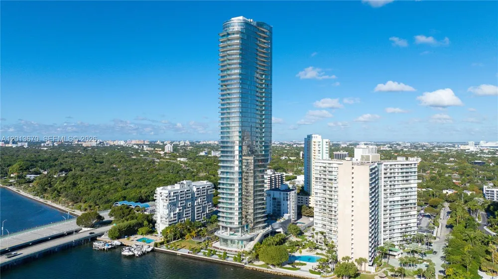 175 SE 25th Rd #4202 Miami, FL 33129