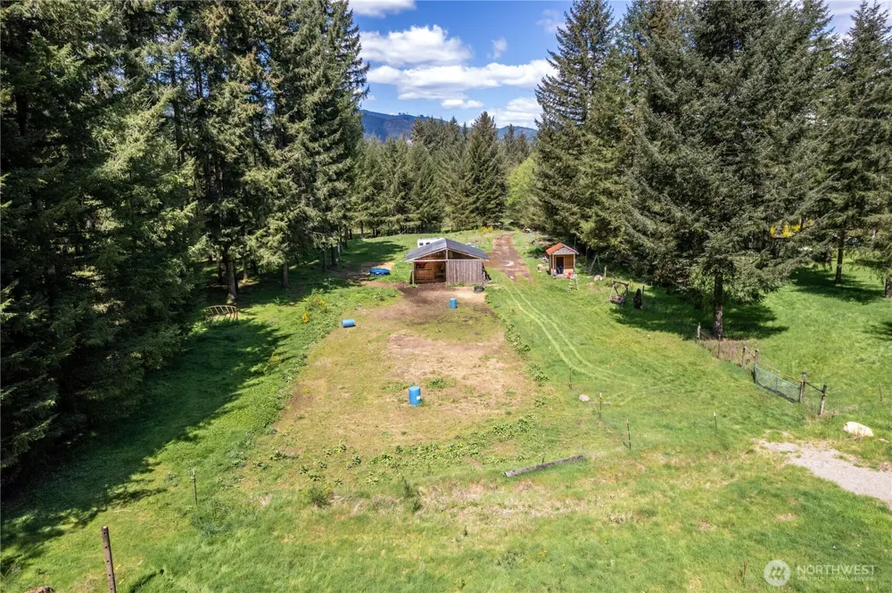 171 Sugarpine Road Ariel, WA 98603