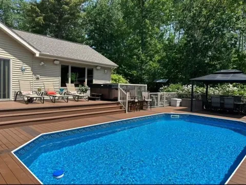 8376 Cedar Crest Loop NW